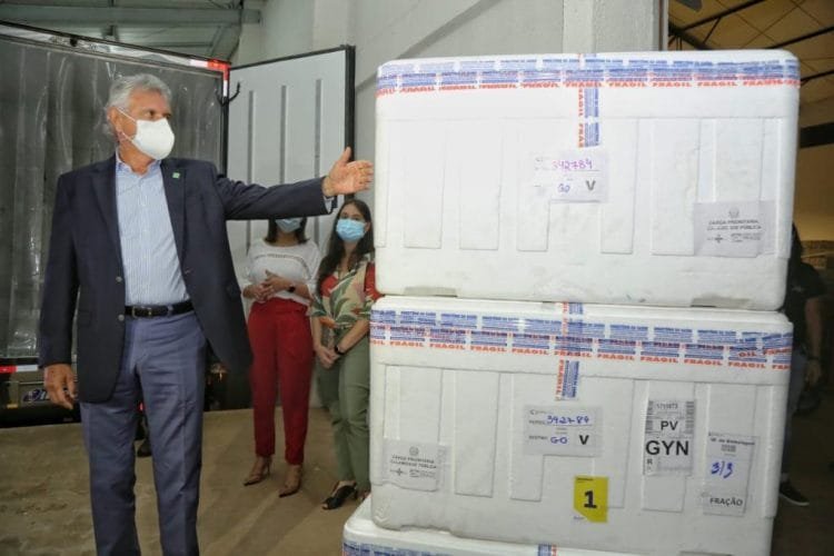 Covid-19: Caiado anuncia ampliação de cobertura vacinal prioritariamente para idosos entre 80 e 84 anos com aplicação de 67,9 mil doses