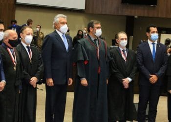 “Precisamos de homens de conteúdo moral e independência intelectual para julgar as causas do nosso Estado”, diz Caiado durante posse de novo desembargador no Tribunal de Justiça