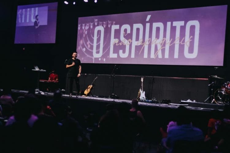 Church In Connection doa dízimos e ofertas para afetados pela pandemia