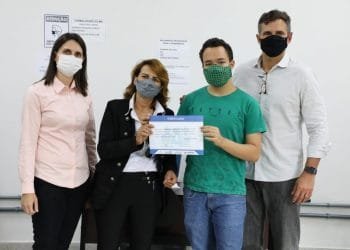 Microempreendedores recebem certificados da prefeitura