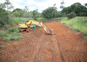 Prefeitura e Saneago inicia trabalho de preservação ambiental do Ribeirão Piancó