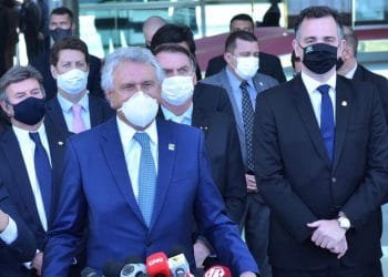 Em reunião com Bolsonaro, governadores e presidentes de poderes, Caiado cita “ponto da convergência de todos para salvar vidas”