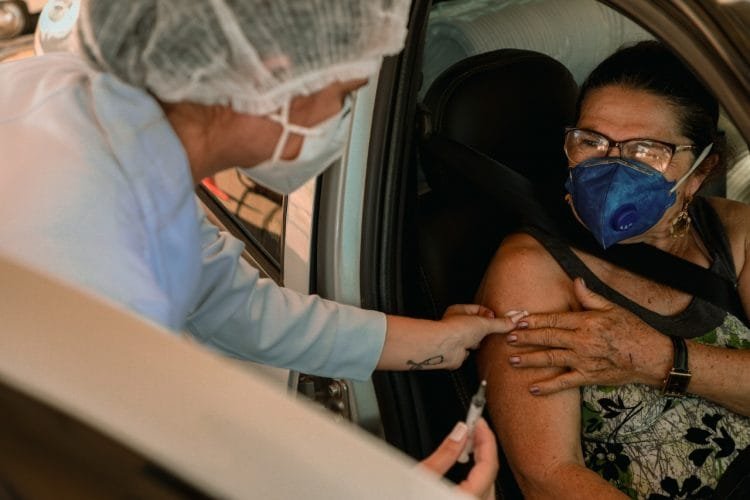 Segunda dose da Coronavac será aplicada 28 dias após a primeira