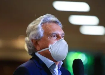 “Temos tudo para finalizar, até final de abril, a vacinação de 100% das pessoas acima de 60 anos, no Estado”, afirma Caiado