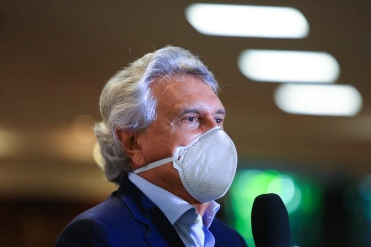 “Temos tudo para finalizar, até final de abril, a vacinação de 100% das pessoas acima de 60 anos, no Estado”, afirma Caiado