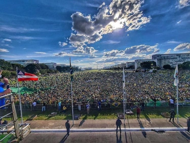 Brasília: Ato reúne multidão em apoio a Jair Bolsonaro