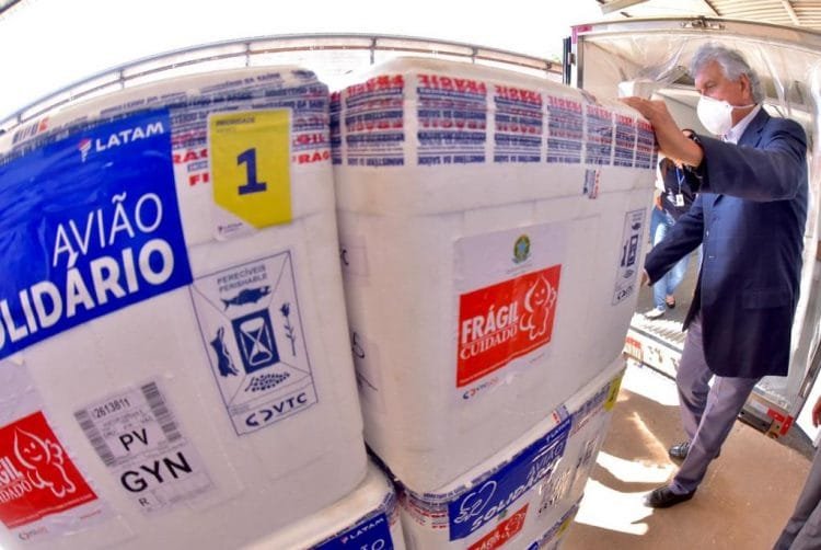 Goiás recebe 211 mil vacinas, maior remessa contra Covid-19 destinada para primeira dose