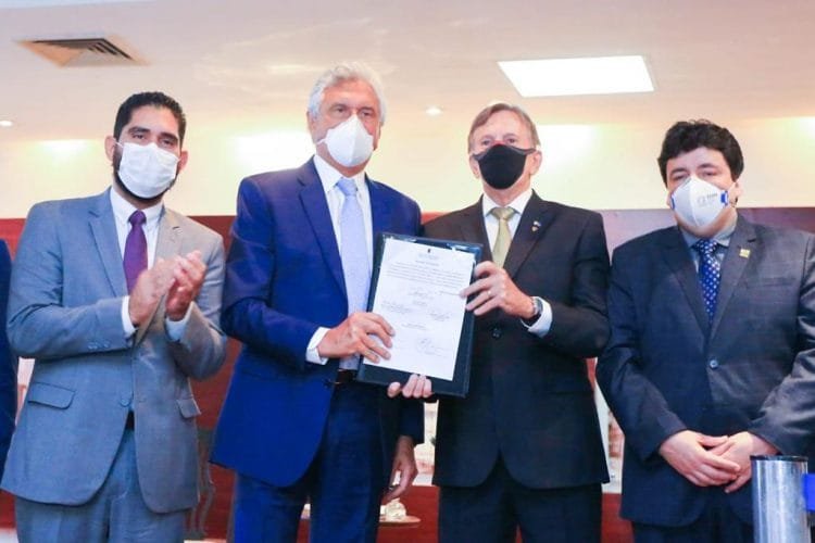 “Anápolis se transforma em referência para a América Latina”, diz Caiado durante assinatura de protocolo de intenções para implantação de agência dos Correios no Daia