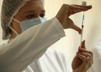 Covid-19: Roberto anuncia vacinação de professores a partir de terça em Anápolis