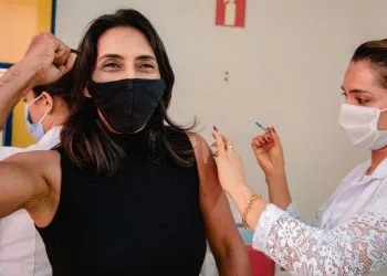 Anápolis já vacinou mais de 2.400 profissionais da educação contra Covid-19