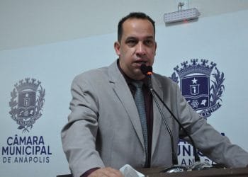 Vereador denuncia que coveiros de cemitério público cobram taxa extra para manutenção em túmulos