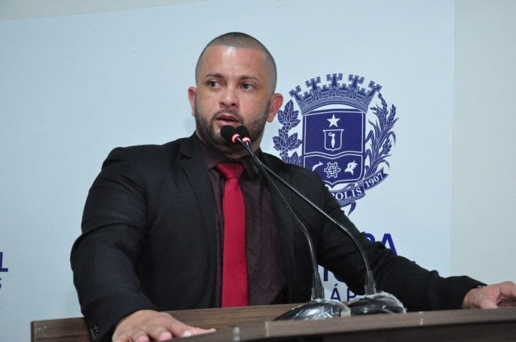 Vereador quer vacinação de motoristas de vans contra Covid-19