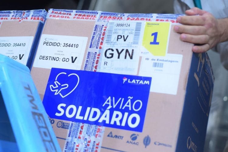 Mais 21.060 doses da Pfizer chegam a Goiás para vacinação em quatro municípios