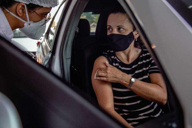 Vacinação contra a Covid-19 continua nesta segunda-feira, 07, em nove pontos