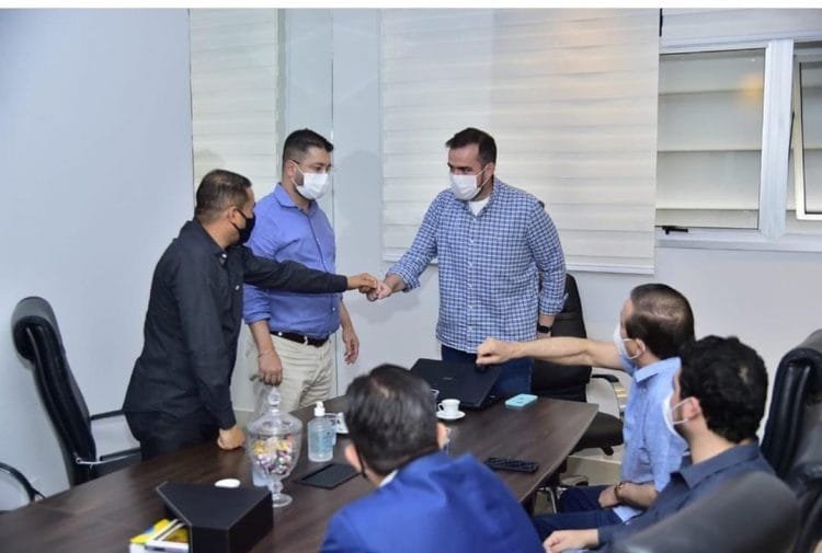 Presidente e do vice-presidente da Câmara de Anápolis visitam Gustavo Mendanha
