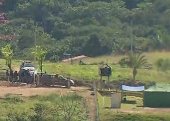 Urgente: Policiais recebem denúncia sobre esconderijo de Lázaro na mata