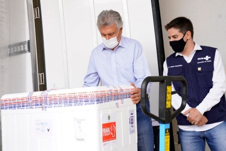 Vacina Covid-19: Caiado anuncia chegada de 386.460 doses das vacinas Pfizer e Astrazeneca