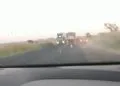 Veículo fura bloqueio policial e capota
