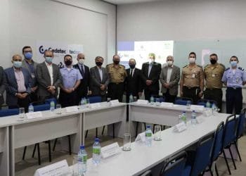 Membros do Ministério da Defesa visitam UEG em Anápolis