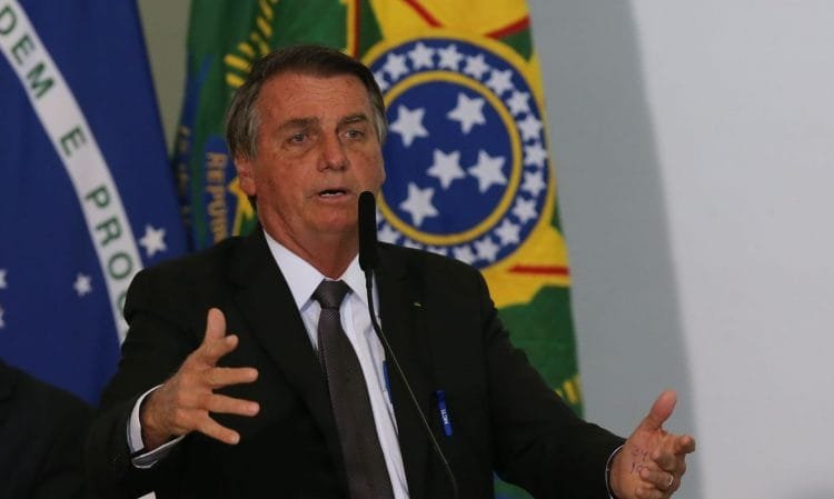 Bolsonaro diz que vai vetar aumento do fundo eleitoral