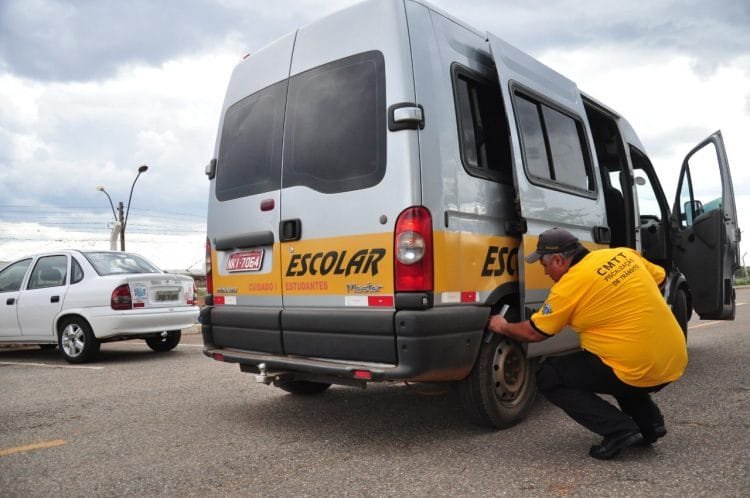 Veículos de transporte escolar, mototaxistas e taxistas voltam a ser vistoriados pela CMTT
