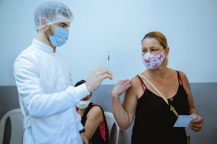 Covid-19: Primeira dose terá único ponto nesta terça, 13