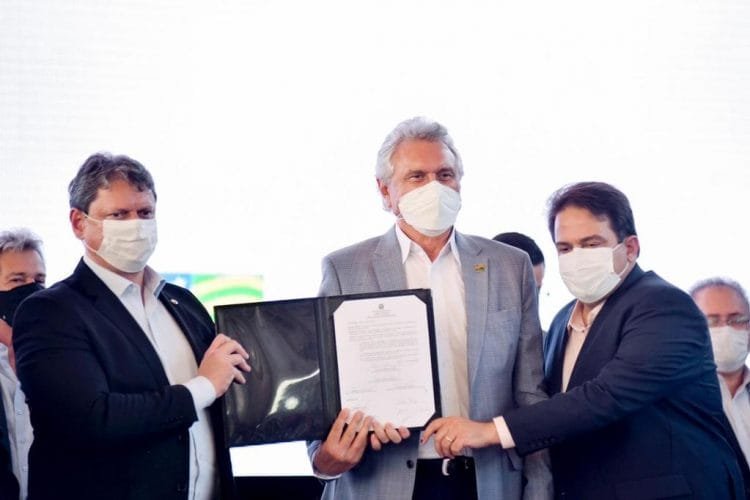 Ao lado do ministro da Infraestrutura, Caiado projeta investimentos superiores a R$ 60 bilhões em 10 anos com Centro de Excelência em Tecnologia Ferroviária, em Anápolis