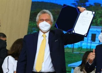 Durante apresentação de plano para volta às aulas, Caiado anuncia pagamento de progressão salarial para profissionais da educação no Estado