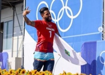 Italo Ferreira conquista para o Brasil 1º ouro do surf em Olimpíadas