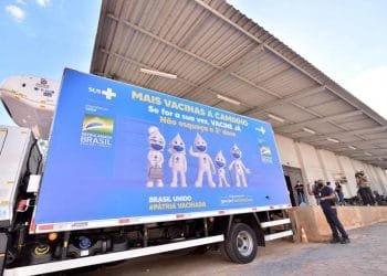Governo de Goiás anuncia chegada de 231 mil doses de vacinas contra Covid-19 nesta quarta-feira