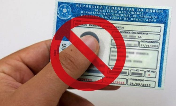 Projeto prevê perda de habilitação para agressores de mulheres