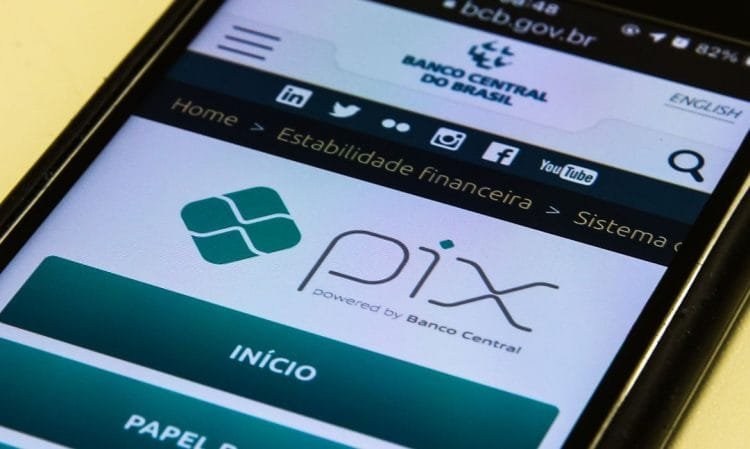 Nova atualização do Pix permitirá uso por aplicativos de mensagens e compras online