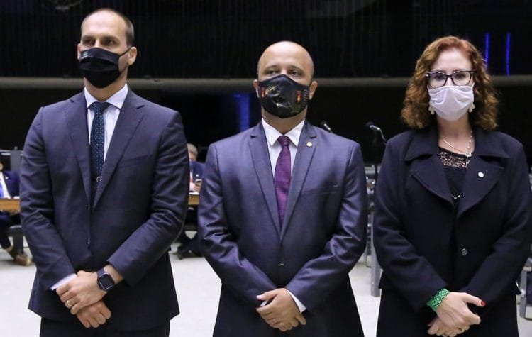 A convite do deputado Vitor Hugo, deputados membros da Frente Parlamentar de Apoio às Operações Especiais vão a Goiânia para dia de atividades no COpEsp