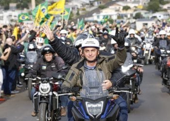 Jair Bolsonaro promove motociata em Brasília, celebrando Dia dos Pais