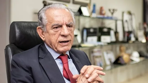 Ex-governador de GO, Iris Rezende volta a UTI de hospital em Goiânia