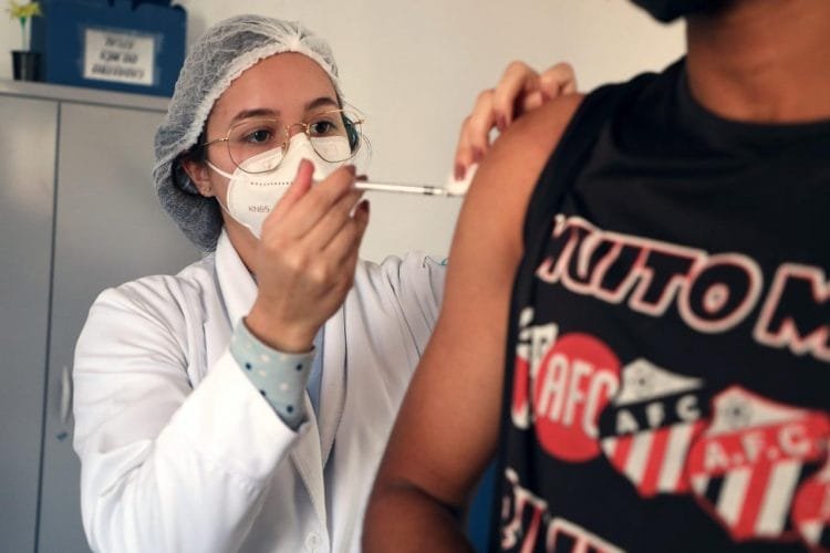 Anápolis começa a vacinar pessoas com 21 anos ou mais nesta quinta-feira, 19