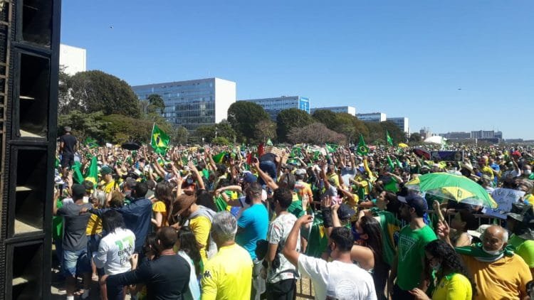 Apoiadores do voto impresso auditável foram às ruas neste domingo (1°) reivindicar transparência nas eleições