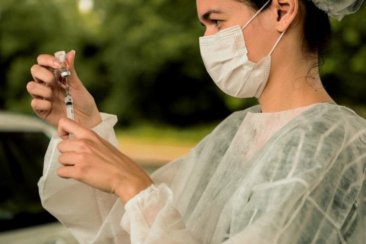 População acima de 30 anos segue sendo vacinada em Anápolis nesta terça-feira (03)