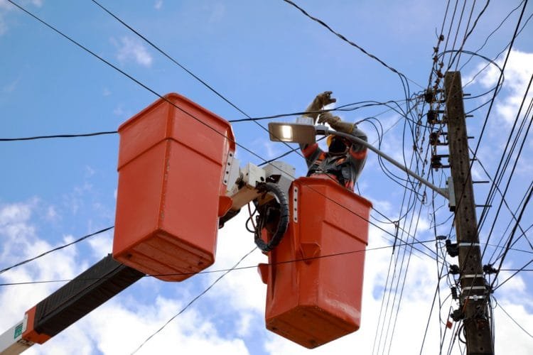 Prefeitura instala lâmpadas de led para ampliar iluminação e gerar economia