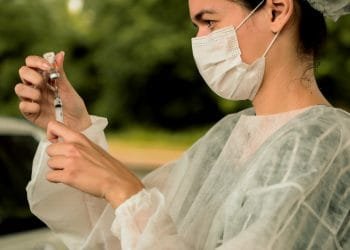 Aplicação da primeira dose contra Covid terá distribuição de senha nesta sexta-feira (6), em Anápolis