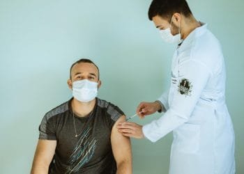 Até a chegada de mais vacinas, Anápolis aplica segunda dose