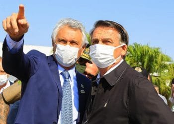 Bolsonaro e Caiado participam de solenidade militar em Goiânia