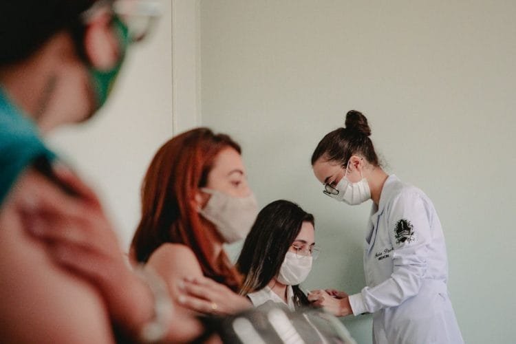 63% da população anapolina já recebeu a primeira dose contra Covid-19