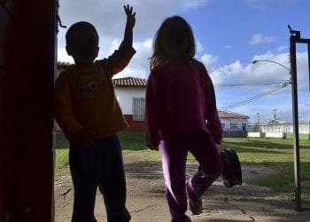 Com pandemia, 44% das crianças e dos adolescentes se sentiram mais tristes