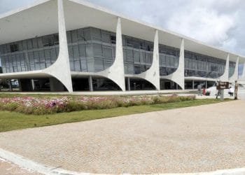 Bolsonaro sanciona MP que facilita abertura de empresas