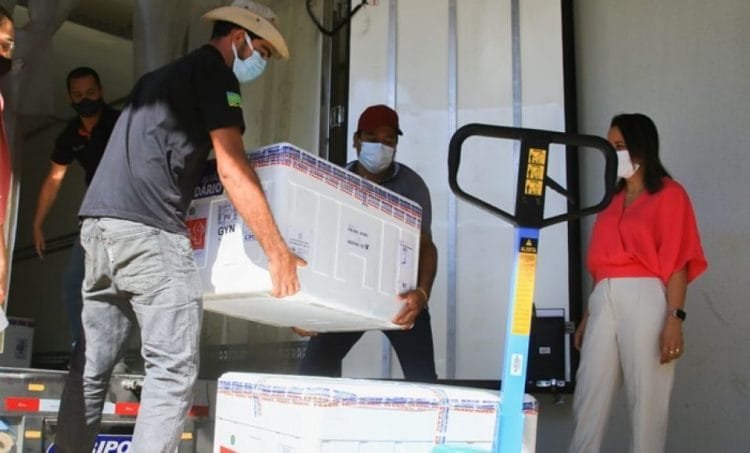 Goiás recebe novo lote com mais de 268 mil doses de vacina contra Covid-19