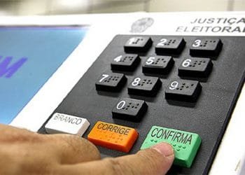 Sistema eleitoral continuará com riscos de fraudes sem voto impresso auditável, diz especialista