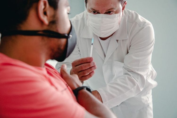 Vacina contra Covid-19: Estudantes de 13 a 16 anos , já podem se cadastrar em Anápolis