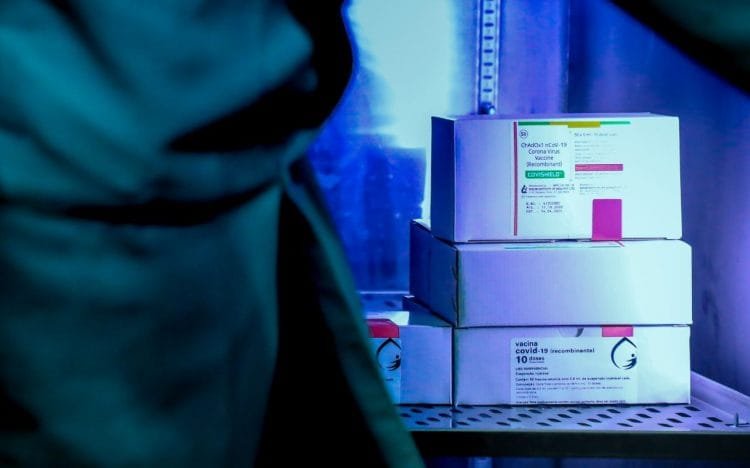 Ministério da Saúde suspende vacinação de adolescentes de 12 a 17 anos sem comorbidades ou deficiência