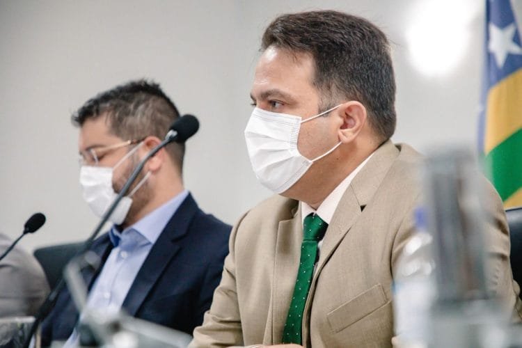 “A Prefeitura não ficou parada cuidando apenas de covid”, diz Roberto Naves sobre novidades na saúde